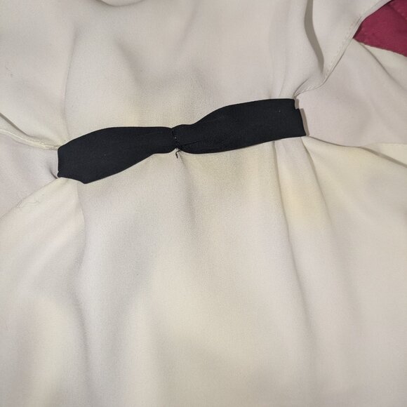 Cute out white top with black belt accent - Picture 6 of 6